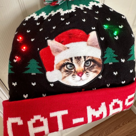 LED light up Christmas cat beanie - Picture 2 of 2